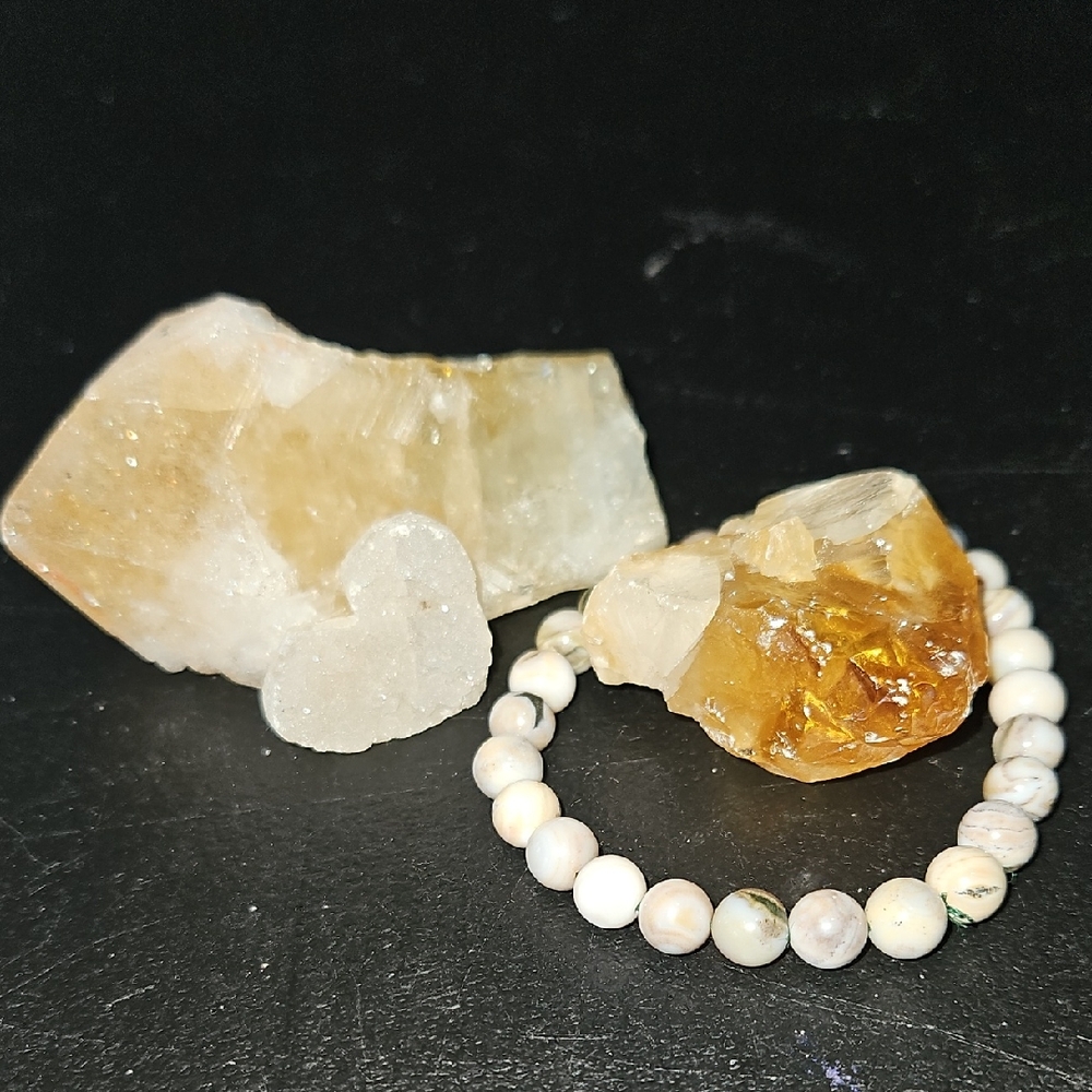 Elegant White Beaded Bracelet